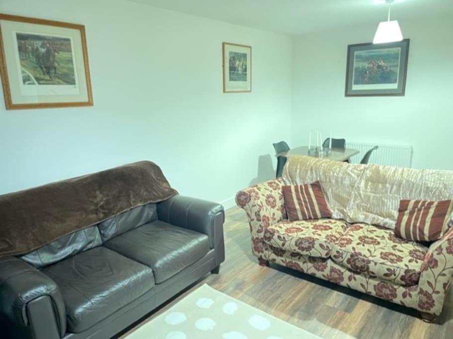 Immaculate House In 2 Holiday home